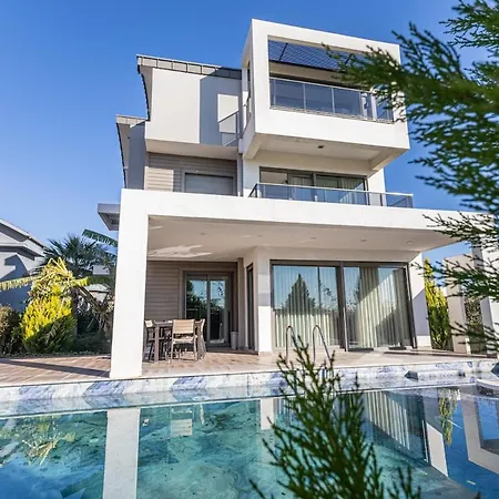 Mira Private & Luxury Pool In
