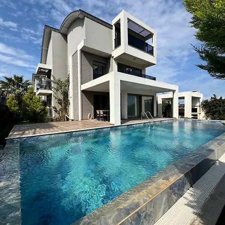 Mira Private & Luxury Pool In Villa